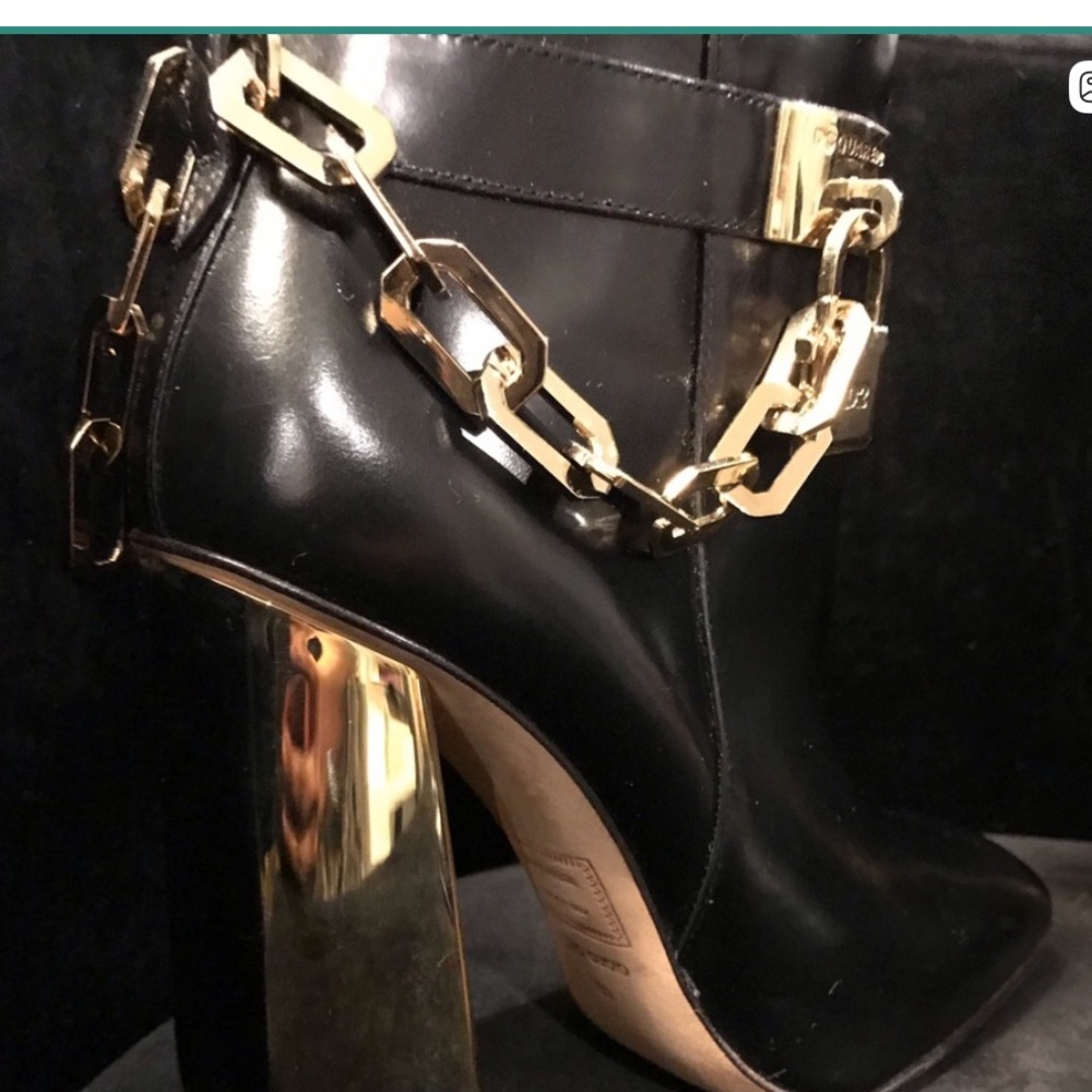 DSQUARED Show Stoppers!! Edgy elegant Rich Black and Gold Heeled Boots $ chain